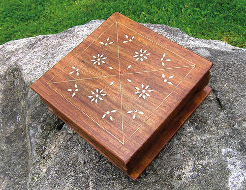 Quadratische Holzbox